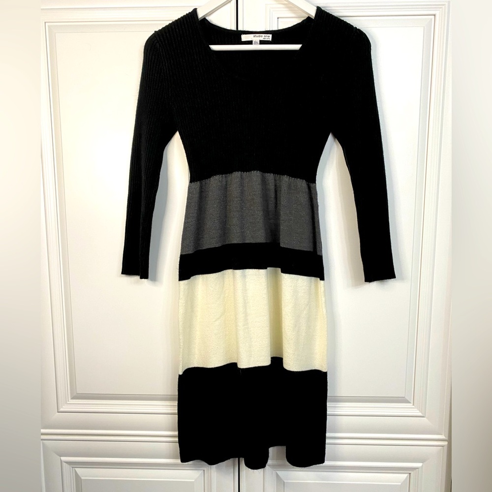 EUC Studio One Sz Small Long Sleeve Colour Block Sweater Dress Black Cream Grey
